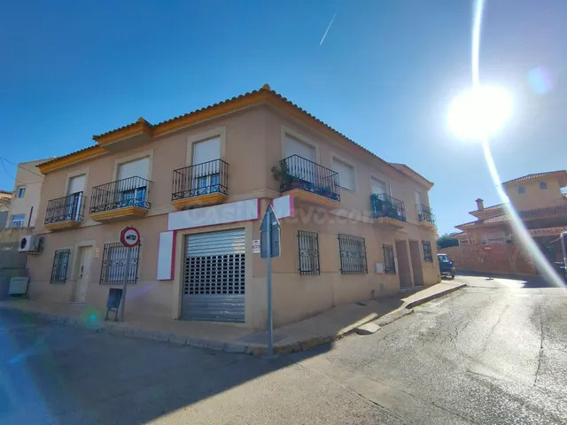 Venta de Lote con Bajo Comercial y Vivienda en Cuevas del Al