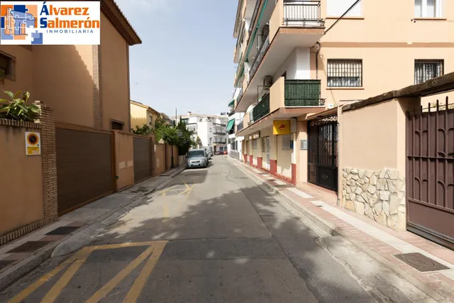 Piso 3 habitaciones en Calle Santa Margarita, junto Cmno. Bajo de Huétor — 35