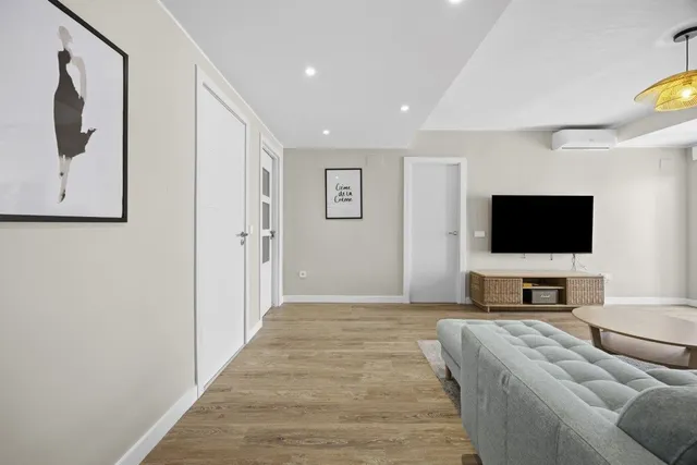 Recently Renovated 3 Bedroom Apartment in Torrequebrada — 8