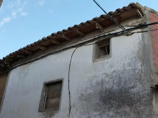 MONCASA VENDE 2 VIVIENDAS PARA DERRIBO EN AMUSCO CENTRO DEL  - foto 2