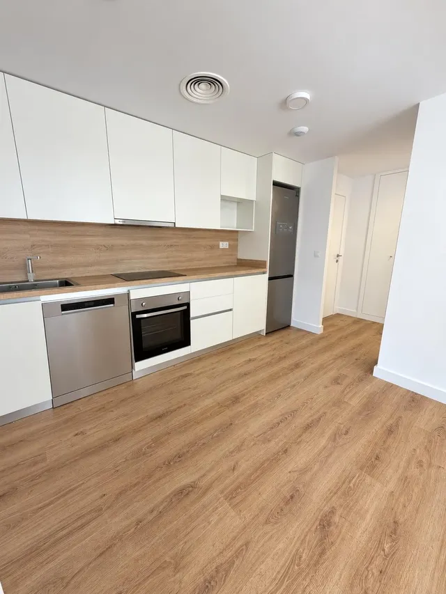 Moderna Planta Baja en Mairena del Aljarafe con Amplio Patio y Excelentes Comodidades — 11