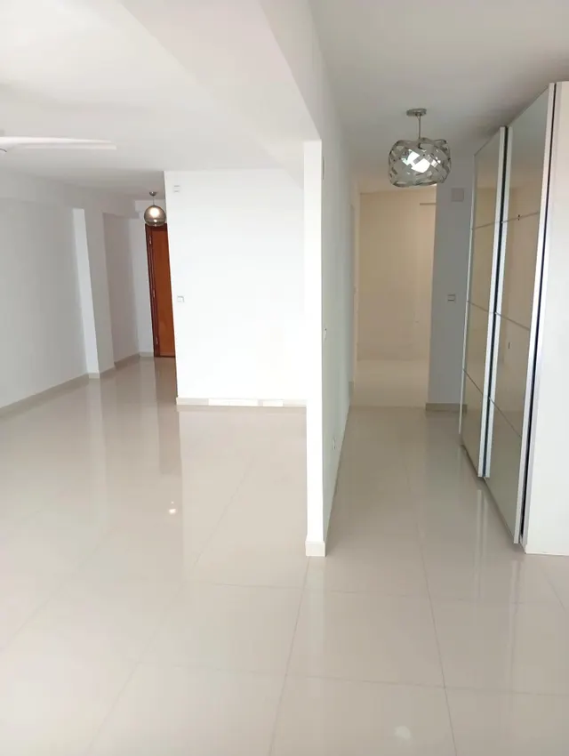 Amplio y luminoso piso de 3 dormitorio con impresionantes vistas al mar en la Carihuela, Torremolinos — 12