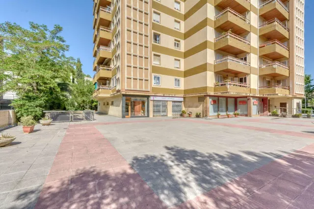 Local comercial 68m² en venta - L\'Eixample - foto 3