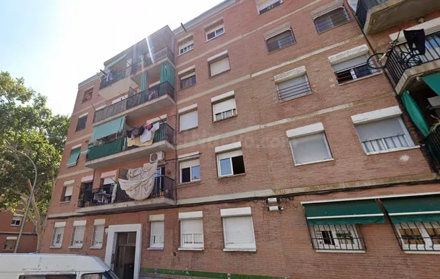 PISO OKUPADO EN VENTA EN Ramon Jove de SABADELL (Barcelona). - foto 2