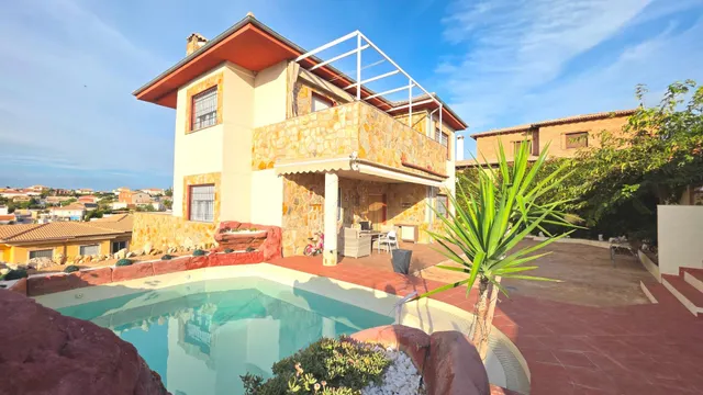¡INCREÍBLE CASA CON PISCINA Y VISTAS PANORÁMICAS EN CARRETER - foto 3