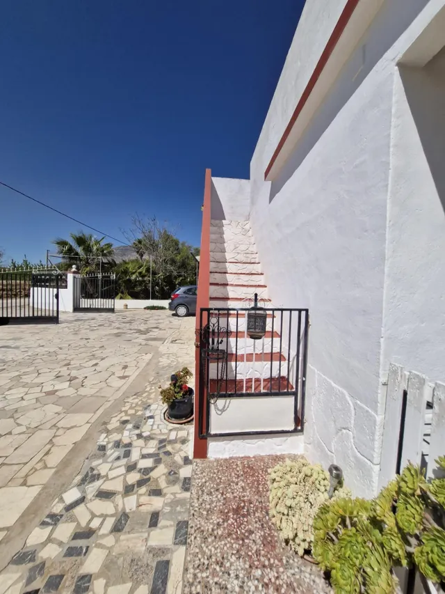 CASA CON TERRENO EN HONDON DE LAS NIEVES — 31