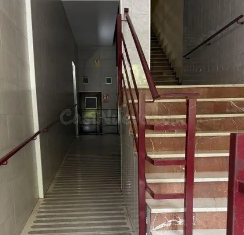 SE VENDE piso OKUPA en C NARCIS MONTURIOL 20 de Canovelles, Barcelona. — 2
