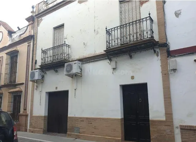 SE VENDE casa adosada OKUPADA en Calle San Fernando Nº 7 Lor - foto 2