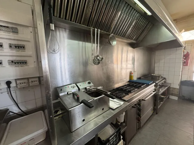 AMPLIO LOCAL EN VENTA EN NOGALERA — 27