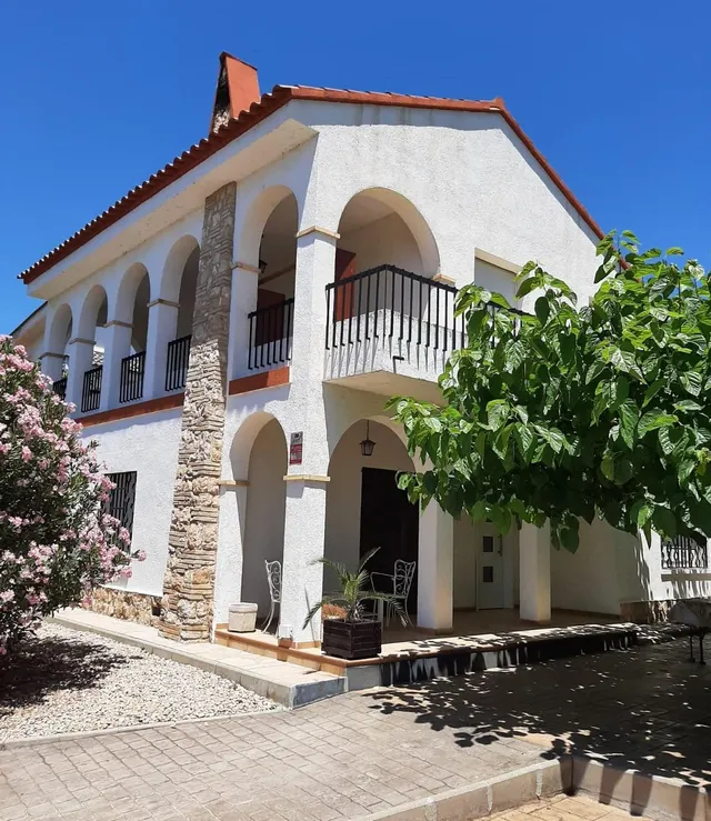 CASA CON LICENCIA TURISTICA 5 Hab — 25
