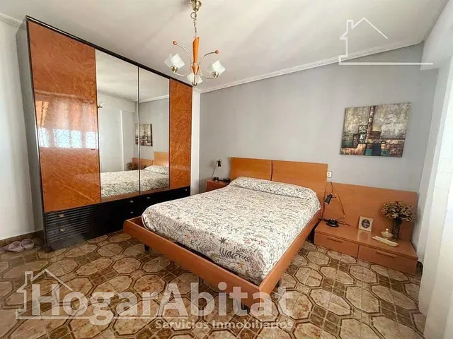 ¡En buena zona! Casa amplia y luminosa con gran terraza y balcón — 18