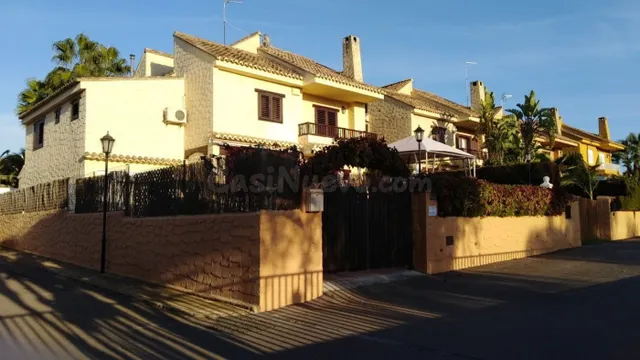 VENTA DE CHALET EN LA CAÑADA - foto 2