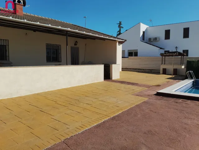 Chalet Independiente en La Carlota – Amplia Parcela y Excelente Ubicación — 12