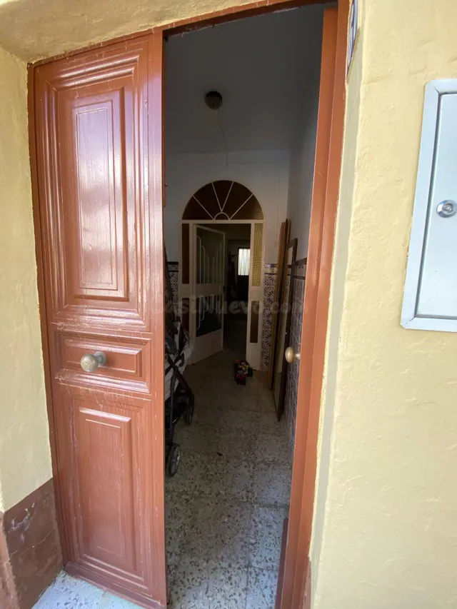 Casa a Reformar con Amplios Espacios y Patios Interiores! - foto 3