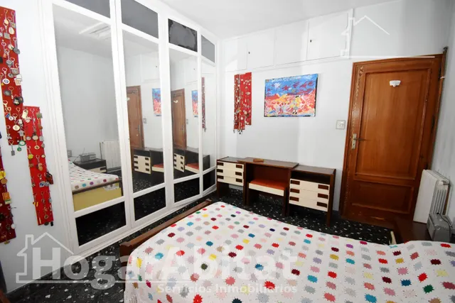 CASA SEMIREFORMADA CON GARAJE Y DOS TERRAZAS, EN EL CENTRO — 37