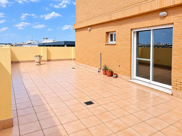 Ático de 4 habitaciones con gran terraza y garaje en Paterna - foto 2