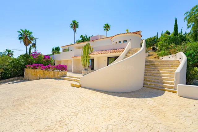 Villa Roma. Villa reformada con fantásticas vistas al mar a  - foto 2