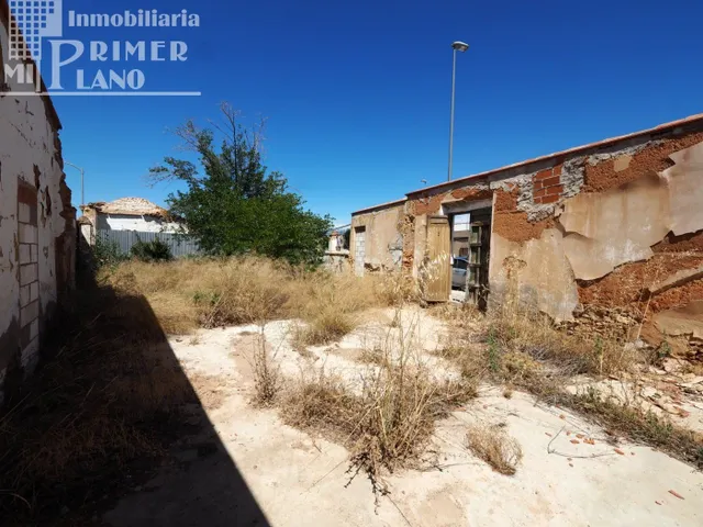 *Se vende solar en esquina a 3 calles en una de las principa - foto 2