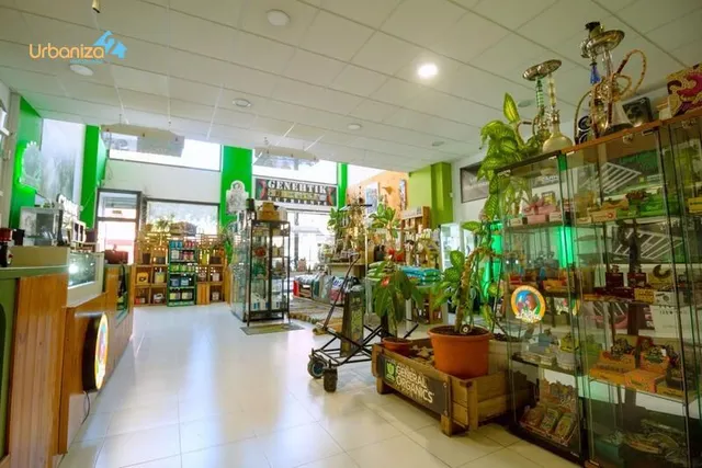 EXPECTACULAR LOCAL SITUADO EN LA ZONA COMERCIAL DE SAN ROQUE