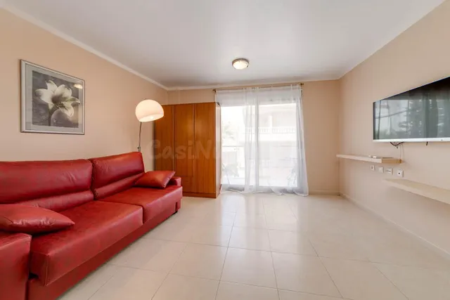 SE VENDE ESTUDIO EN PRIMERA LINEA DE LA PLAYA EN TORREVIEJA  - foto 2