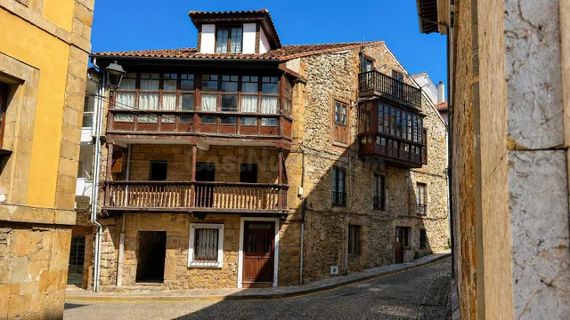 PISO EN EL CENTRO DE COMILLAS