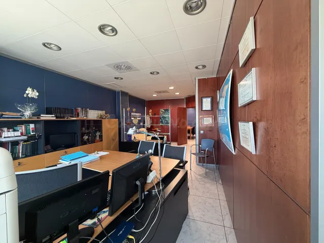 Local premium en Empuriabrava | Alta rentabilidad | 6 espaci - foto 3