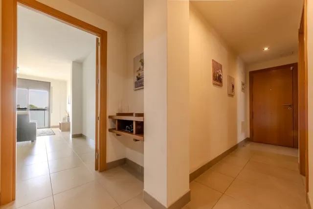 Vivienda construida en 2009, ubicada en zona tranquila residencial de Els Pallaresos. — 16