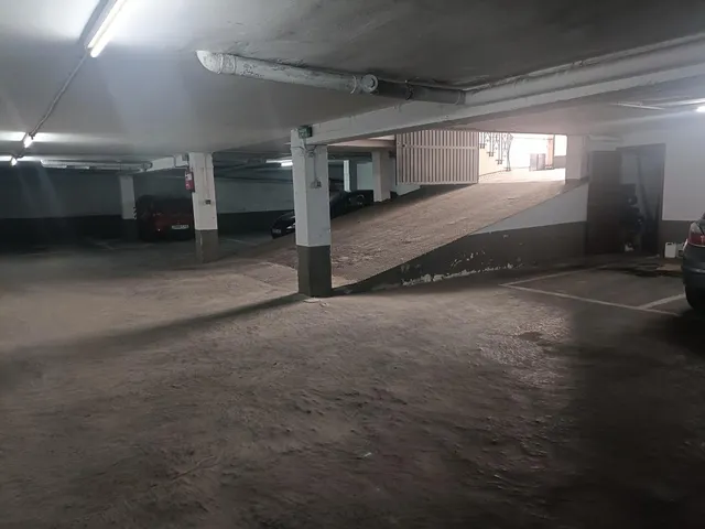 Garaje para coche pequeño + trastero de 9,30 m2 en San Basilio — 7
