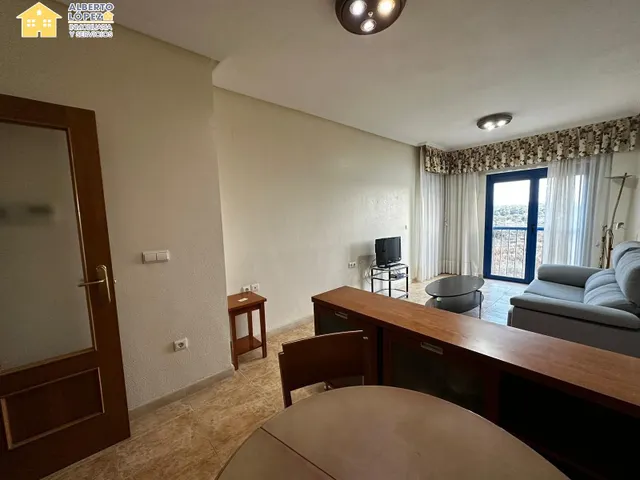 Vivienda de 3 dormitorios en alquiler de larga estancia en El Altet, Elche. — 8