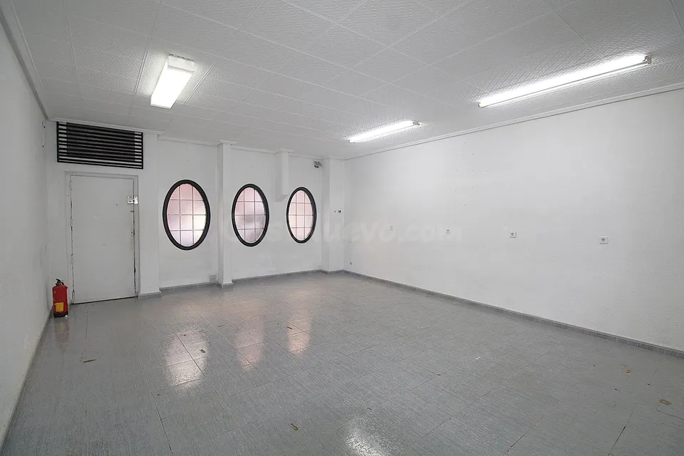 Alquiler de local comercial en Monteolivete.