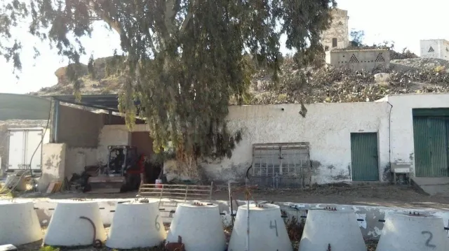 SE VENDE terreno rustico/casa OKUPA en C PASTOR 10 de Taber