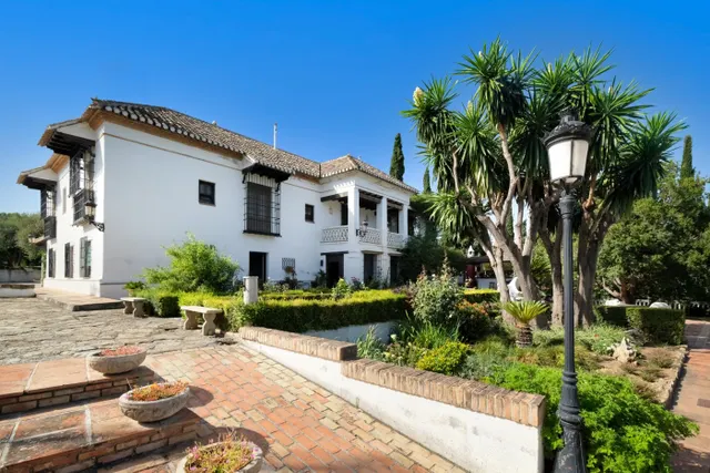 CASA DE LUJO EN LA ZUBIA — 4