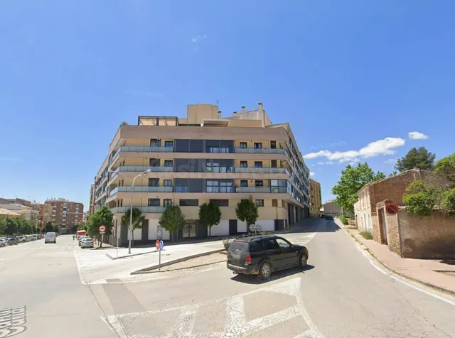 VENTA LOCAL COMERCIAL EN BRUTO CON GRAN POTENCIAL EN UTIEL - foto 4