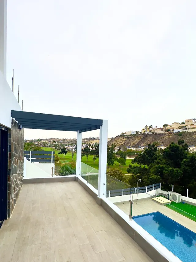 VILLA PRIMERA LÍNEA GOLF — 30