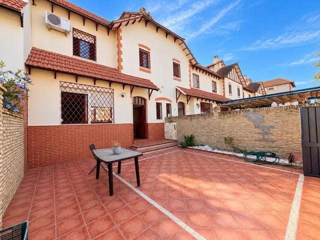 Piso 4 habitaciones 136m² en venta - Arco norte - Avda España — 32