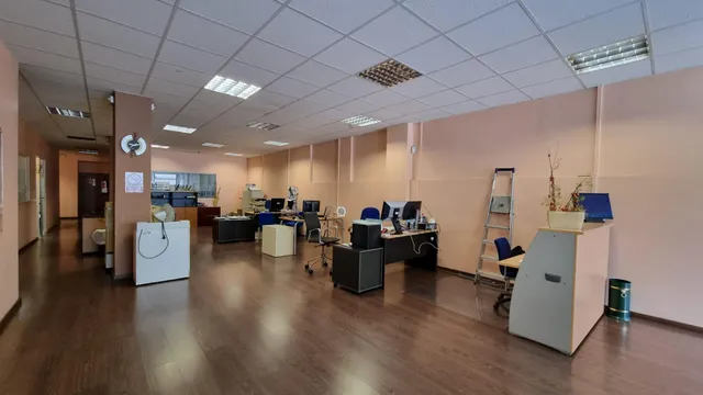 LOCAL COMERCIAL EN VENDA AL CENTRE — 8