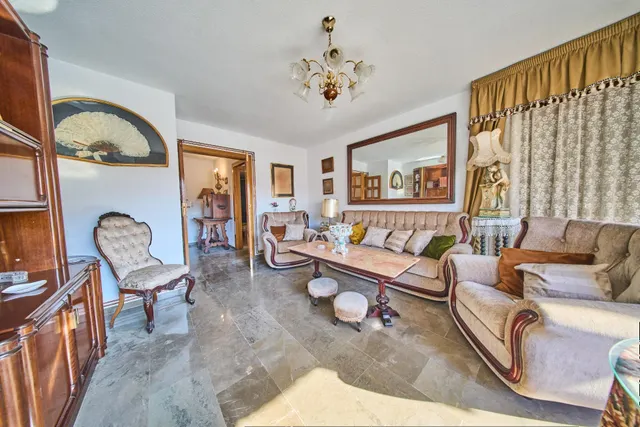 Residencia exclusiva en Paseo del Salón con vistas despejadas — 31