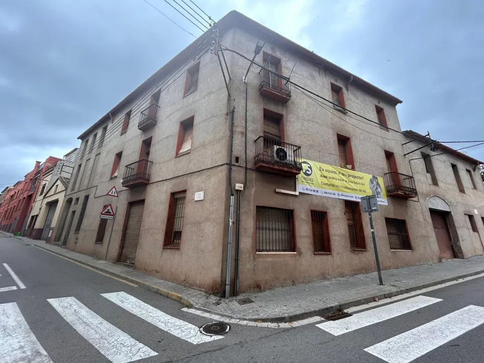 CASA CANTONERA AL CENTRE DEL POBLE AMB MOLTES POSSIBILITATS