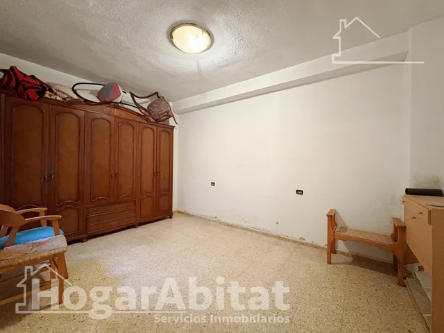 AMPLIA CASA PARA REFORMAR CON GARAJE Y TERRAZA EN EL CENTRO — 23