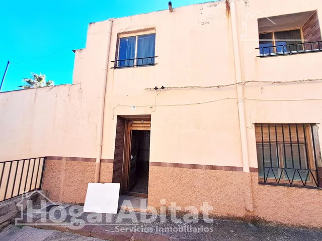 AMPLIA CASA CON 2 TERRAZAS PARA REFORMAR EN EL CENTRO — 41