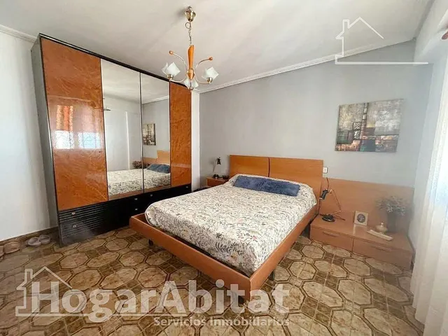 ¡En buena zona! Casa amplia y luminosa con gran terraza y balcón — 15