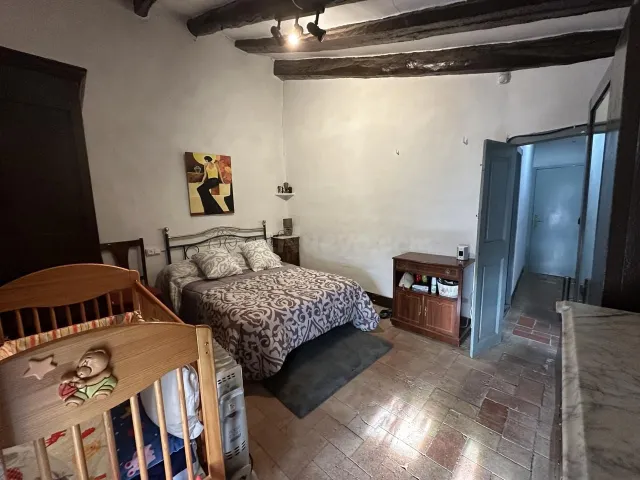 ¡CASA RÚSTICA CON TERRENO EDIFICABLE EN PAU! - foto 5