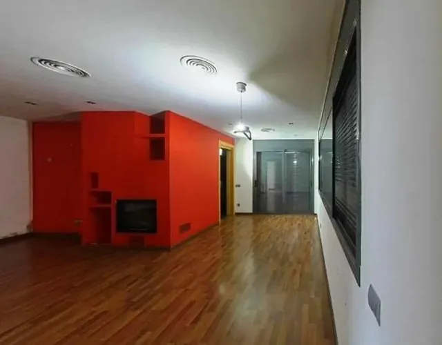 Gran casa con garaje y piscina — 6