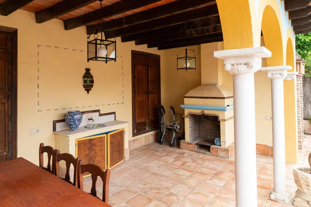 Ponemos a la venta este precioso y peculiar chalet con piscina privada. — 17