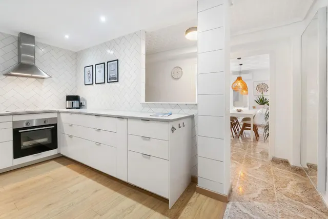 Elegante apartamento reformado de 3 dormitorios a 150 m de la playa del Cura, Torrevieja — 9