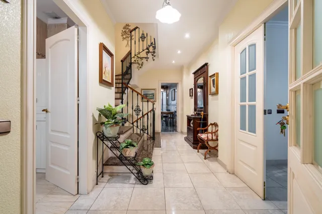 UNA CASA CON ALMA EN EL CORAZÓN DE ALMERÍA: 278 m2 Y DOS TERRAZAS PARA DISFRUTAR — 2