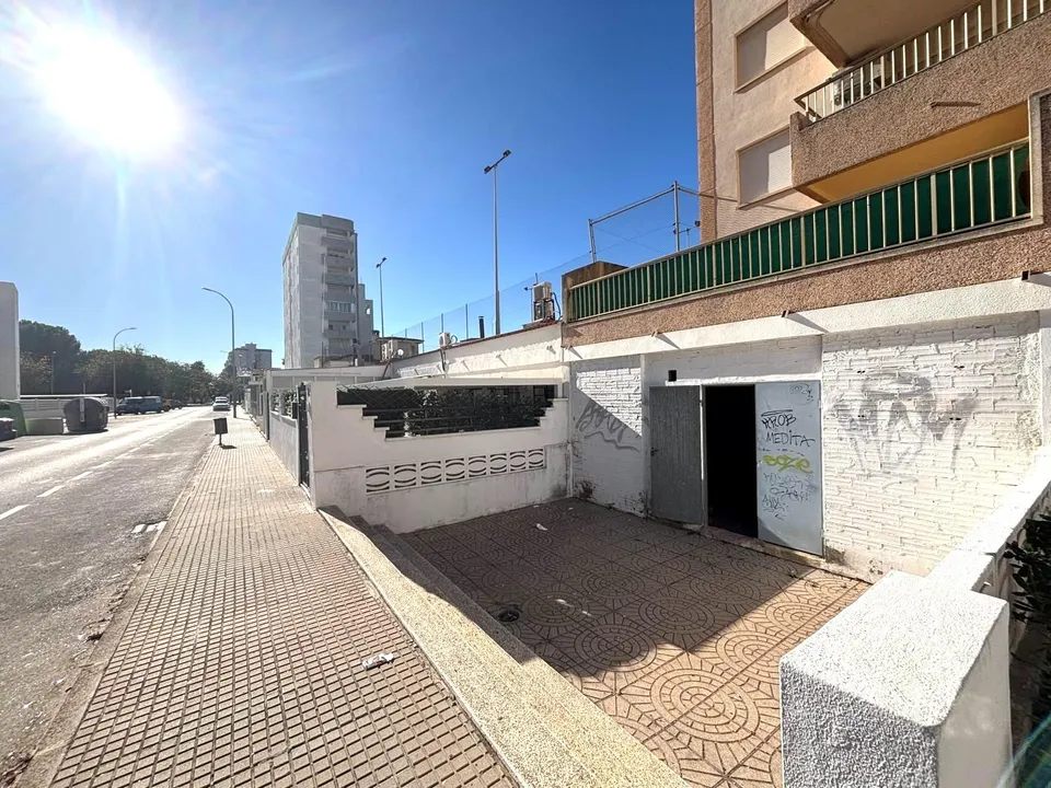 Local diáfano en la playa de Gandia calle Camp de Morvedre 5