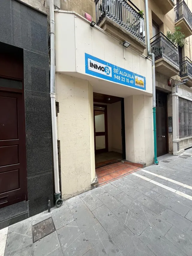 SE ALQULA LOCAL COMERCIAL EN CALLE MAYOR DE PAMPLONA — 3