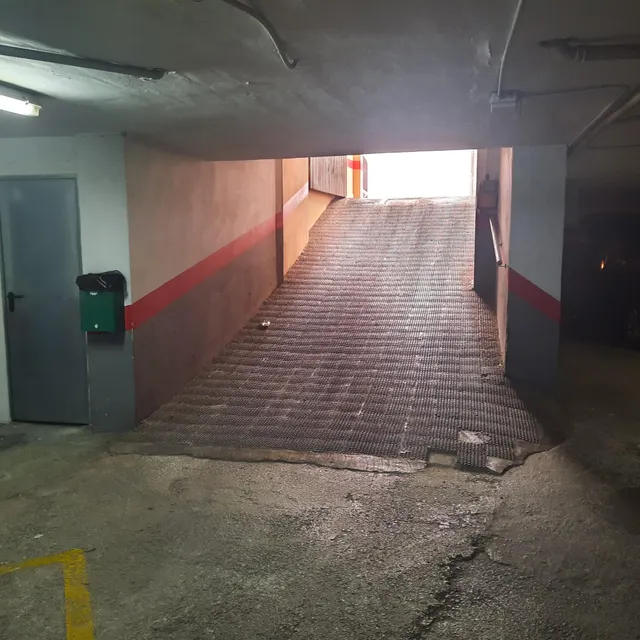 COCHERA CENTRO DUC ALFONS EL VELL, 16 JUNTO LOTERIA FRENTE PALACIO DUCAL SOTANO -2 — 4