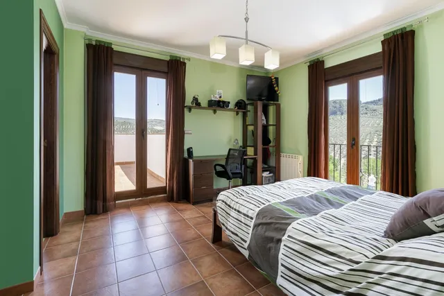 Casa con terreno ubicada en plena naturaleza, a tan solo 2km de Montefrio. — 29